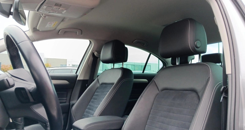 Volkswagen Passat cena 95900 przebieg: 144399, rok produkcji 2019 z Opoczno małe 781